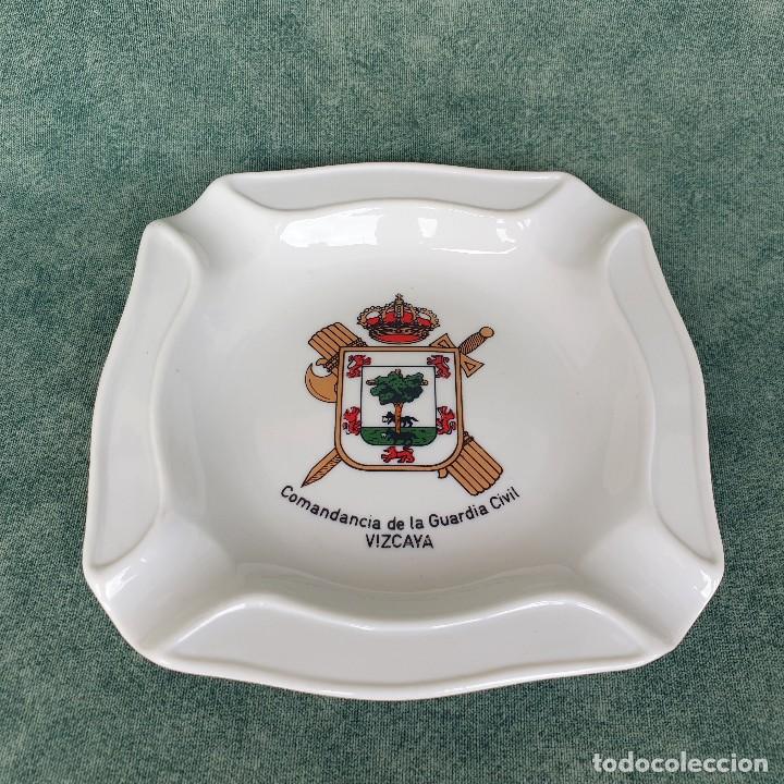 Militaria: CENICERO DE PORCELANA DE LA COMANDANCIA DE LA GUARDIA CIVIL DE VIZCAYA