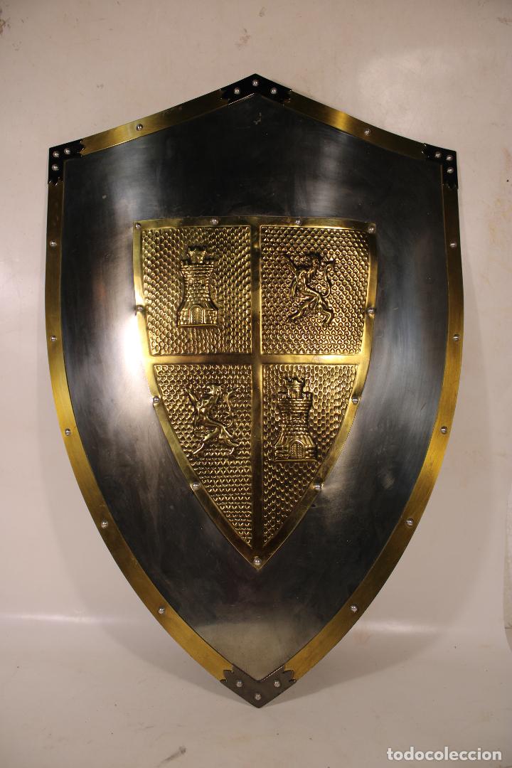 Militaria: Escudo negro Castilla y Le&oacute;n