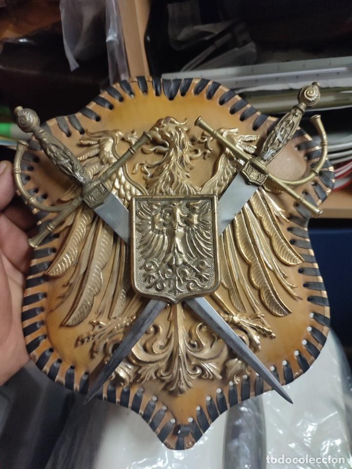 Military Antiques: Decoraci&oacute;n Escudo con 2 espadas cruzadas y &aacute;guila militar