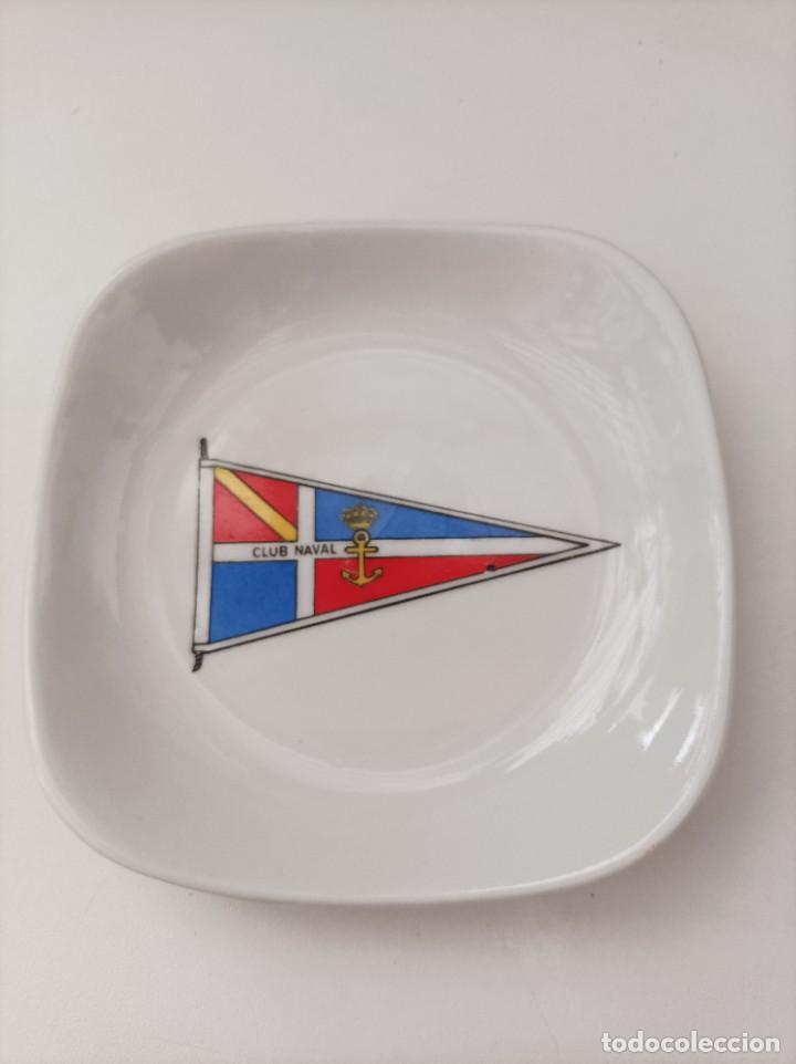 Military Antiques: Platillo - cenicero en ceramica. CLUB NAVAL DE REGATAS DE FERROL, ESCUDO DEL GENERALISIMO.