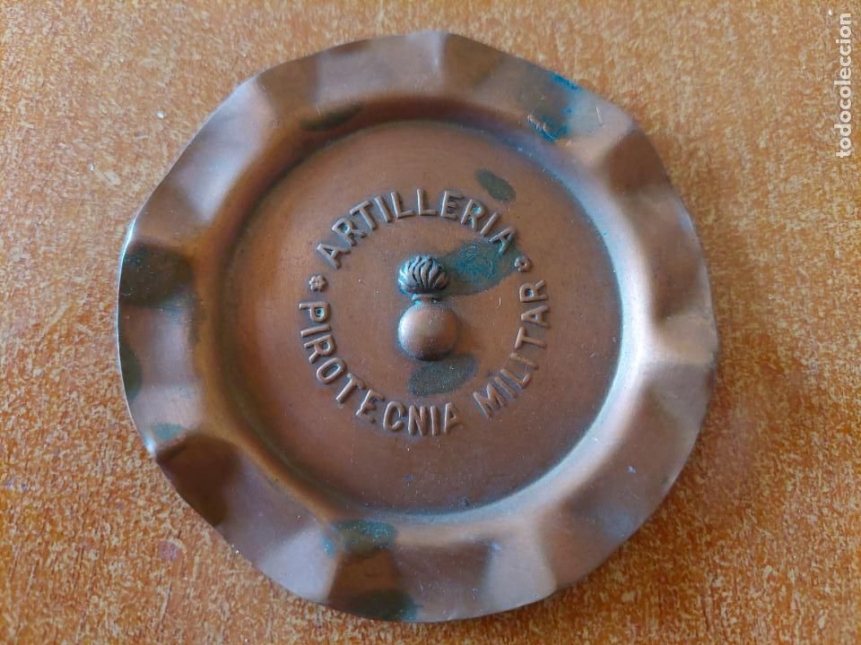 Militaria: Cenicero en cobre Artiller&iacute;a Pirotecnia Militar