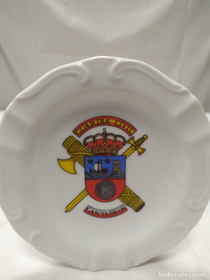 Militaria: Cenicero de cer&aacute;mica de la Guardia Civil de Cantabria. Cer&aacute;mica de Cartagena