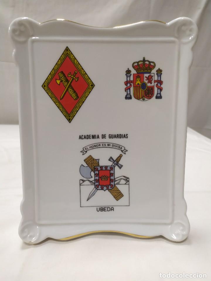 Military Antiques: Placa de porcelana recuerdo Academia de Guardia Civil de &Uacute;beda. Cer&aacute;mica Cartagena