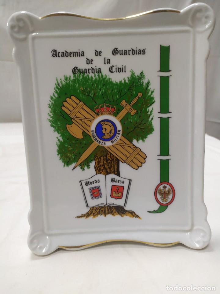 Military Antiques: Placa de porcelana recuerdo Academia de Guardia Civil de &Uacute;beda y Baeza. Cer&aacute;mica Cartagena