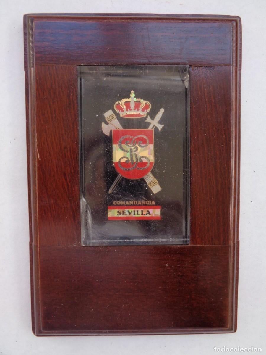 Militaria: GUARDIA CIVIL : BONITO CUADRITO CON EMBLEMA Y BANDERA DE LA COMANDANCIA DE SEVILLA