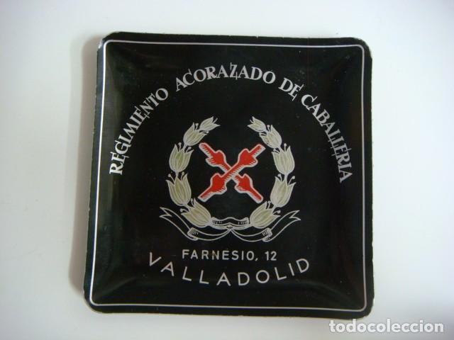 Militaria: CENICERO DE CHAPA DEL REGIMIENTO ACORAZADO DE CABALLERIA FARNESIO 12 VALLADOLID