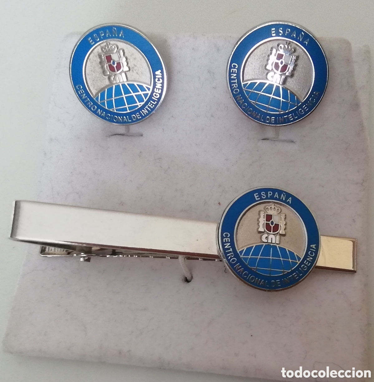 Military Antiques: GEMELOS Y PASACORBATA CNI
