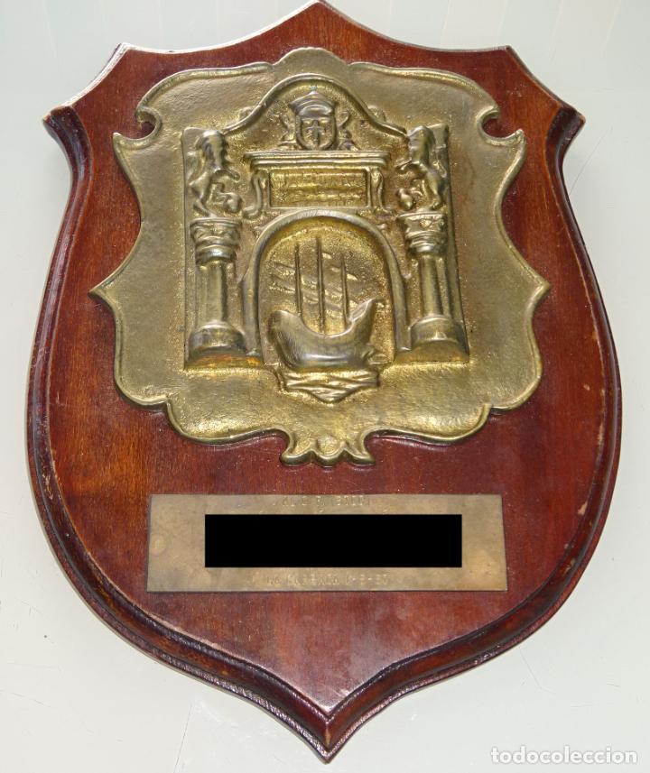 Militaria: ANTIGUA GRAN METOPA MILITAR BRONCE. MARINA. ARSENAL DE LA CARRACA. 1987 31CM. 2KG