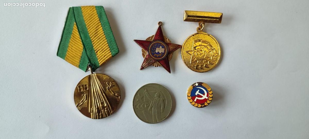 Militaria: Lote medallas insignias militares republica