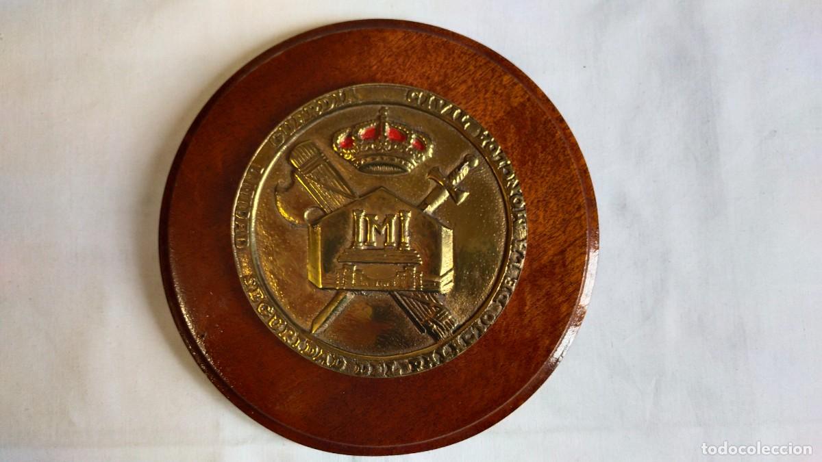 Military Antiques: Metopa. Bronce sobre madera. Guardia Civil. U. Seguridad Palacio de la Moncloa. romanjuguetesymas.