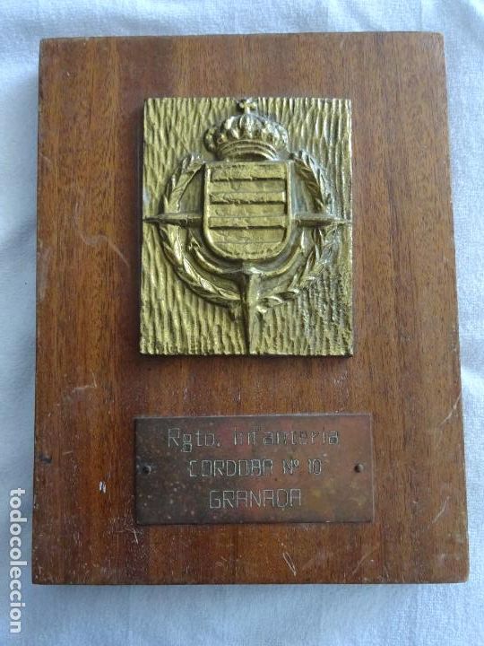 Militaria: METOPA MILITAR. REGIMIENTO INFANTER&Iacute;A C&Oacute;RDOBA 10 GRANADA. 26CM. 1,3KG