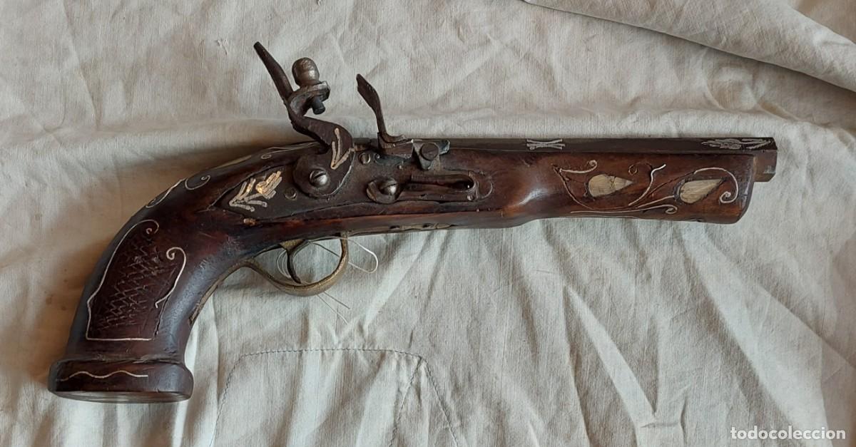Military Antiques: Reproducci&oacute;n de una antigua pistola de chispa