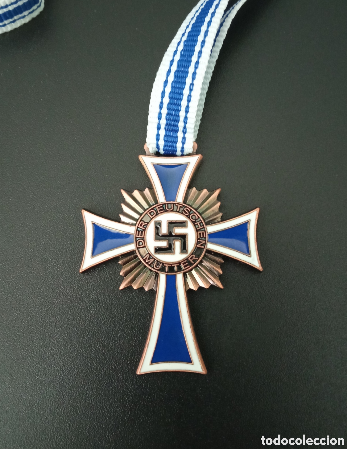Militaria: MEDALLA CRUZ DE HONOR DE LAS MADRES ALEMANAS. TERCERA CLASE. GUERRA MUNDIAL. TERCER REICH. WWII