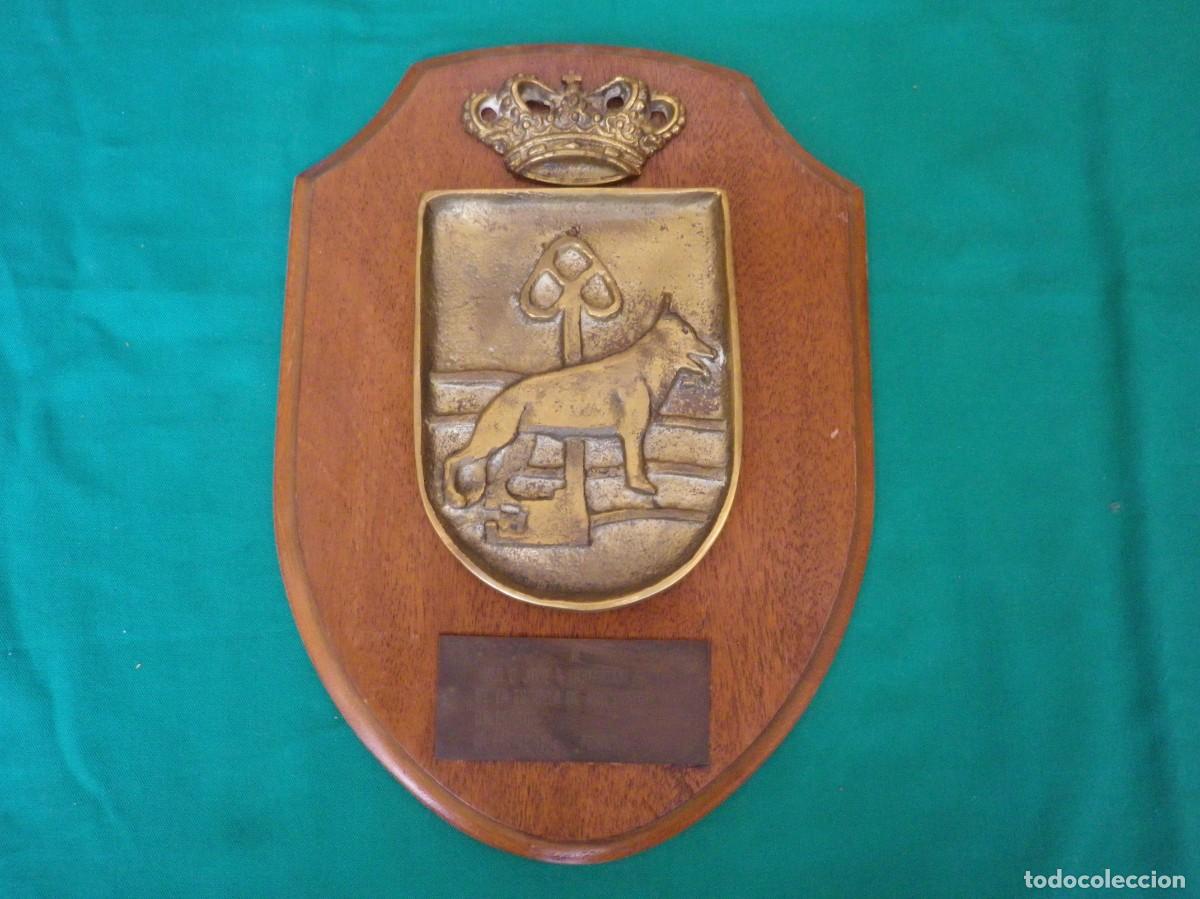 Military Antiques: ARTICULO REBAJADO. SUPER OFERTA. METOPA MILITAR EN BRIONCE Y MADERA.
