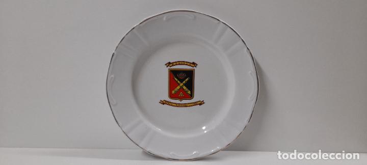 Military Antiques: PLATO DE PORCELANA . ARTILLERIA - SANTA BARBARA 1981 . MELILLA . DIAMETRO 25,5 CM