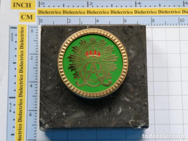 Militaria: PISAPAPELES M&Aacute;RMOL METAL MILITAR. CUERPO DE CARABINEROS. 290GR