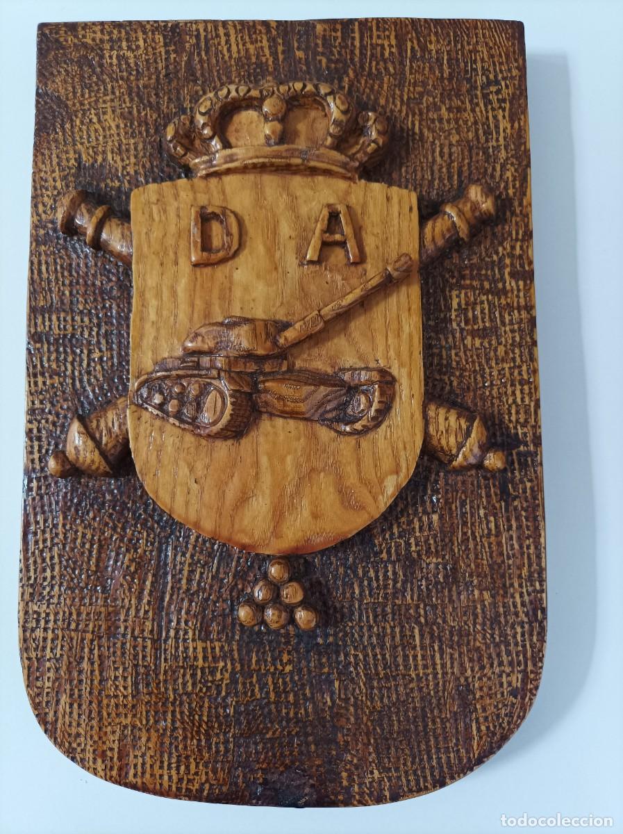 Military Antiques: Metopa Militar. DIVISION ACORAZADA BRUNETE. Medidas 32x21cmt. Madera tallada.
