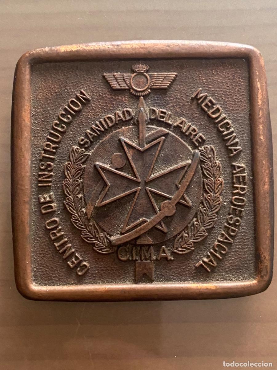 Militaria: CENTRO DE INSTRUCCION MEDICINA AEROESPACIAL SANIDAD DEL AIRE CIMA PLACA 6,5CM X 6,5CM MILITAR