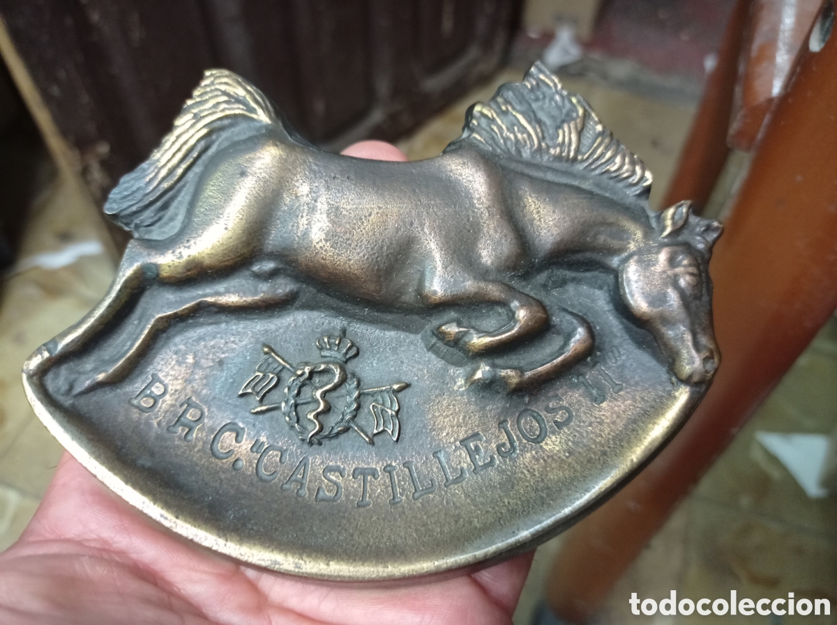 Militaria: Antiguo plato cenicero militar en bronce B.R.C. '' CASTILLEJOS II ''