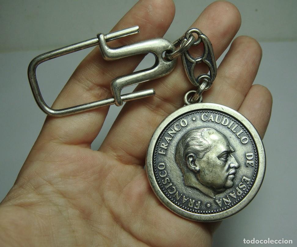 Militaria: Llavero de Colecci&oacute;n &middot; Conmemorativo Franco &ldquo;Una, Grande y Libre&rdquo; &middot; ca. 1960&ndash;1975