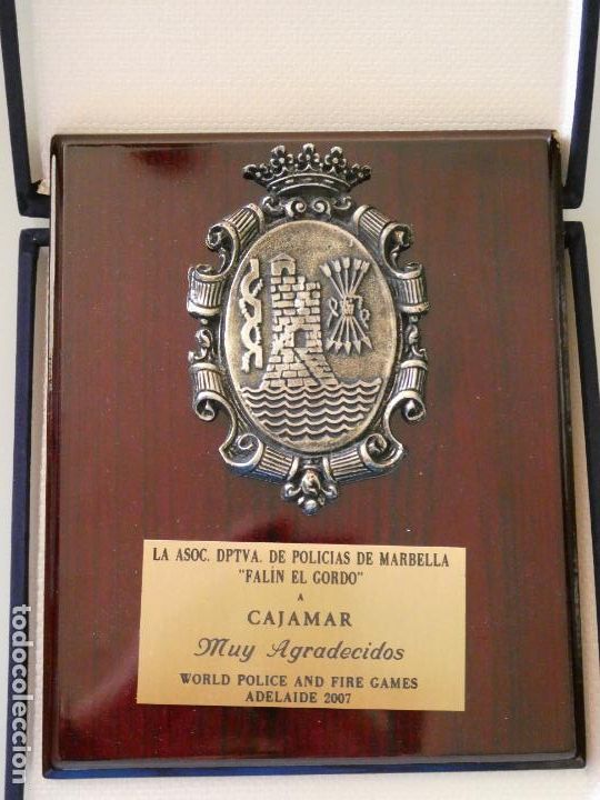 Militaria: METOPA MILITAR POLICIAL. JUEGOS POLICIAS BOMBEROS ADELAIDA 2007 AUSTRALIA. MARBELLA. 20X17CM. 770GR