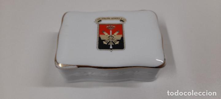 Militaria: CAJA RGTO. ARTILLERIA ANTIAEREA N&ordm; 72 . CERAMICAS MARIBEL - CARTAGENA . REALIZADA EN PORCELANA