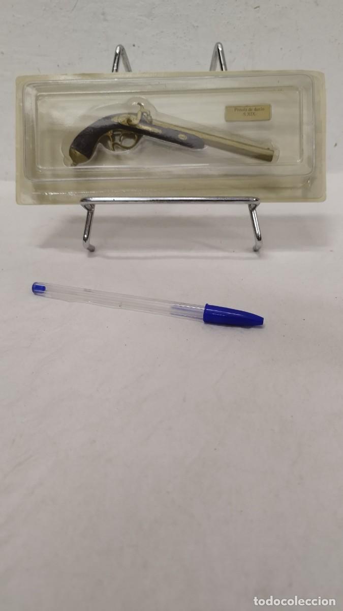 Militaria: ANTIGUA ARMA Pistola de duelo -S.XIX- DE COLECCION EN MINIATURA EN SU BLISTER SIN ABRIR