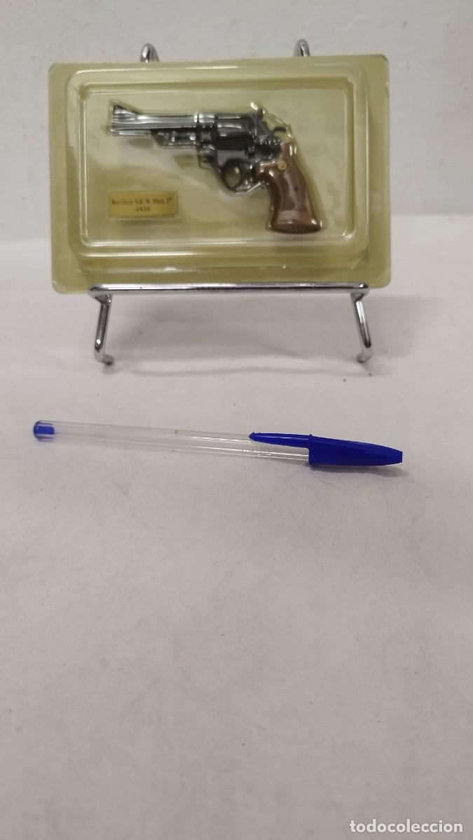 Militaria: ANTIGUA ARMA Rev&oacute;lver S&W Mod. 27 -1935-DE COLECCION EN MINIATURA EN SU BLISTER SIN ABRIR