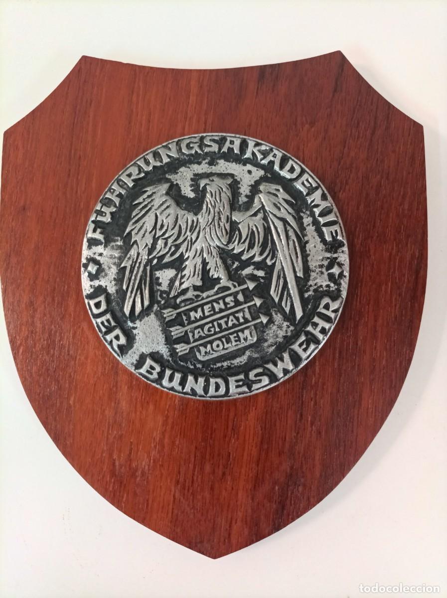 Military Antiques: METOPA ALEMANIA. (ACADEMIA ALEMANA) F&Uuml;HRUNGSAKADEMIE DER BUNDESWEHR. (Leyenda) MENS AGITAT MOLEM