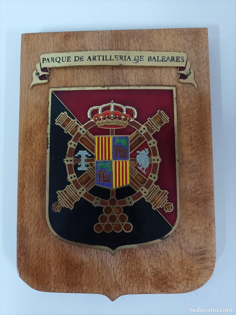 Militaria: Metopa militar. PARQUE DE ARTILLER&Iacute;A DE BALEARES. Metal esmaltado sobre madera.