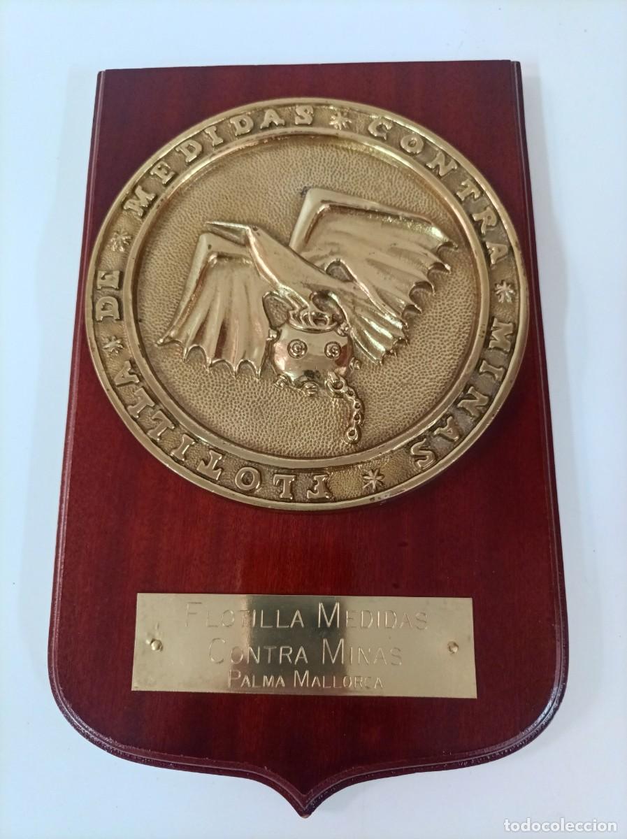 Militaria: Metopa naval. FLOTILLA DE MEDIDAS CONTRA MINAS - PALMA MALLORCA. Bronce sobre madera.