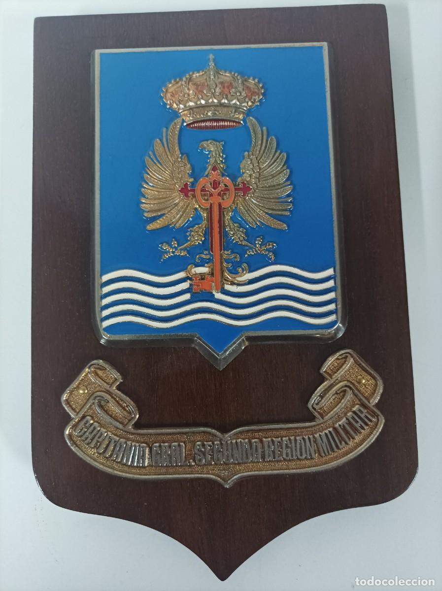 Militaria: Metopa militar. CAPITANIA GENERAL SEGUNDA REGION MILITAR - SEVILLA. Metal esmaltado sobre madera.