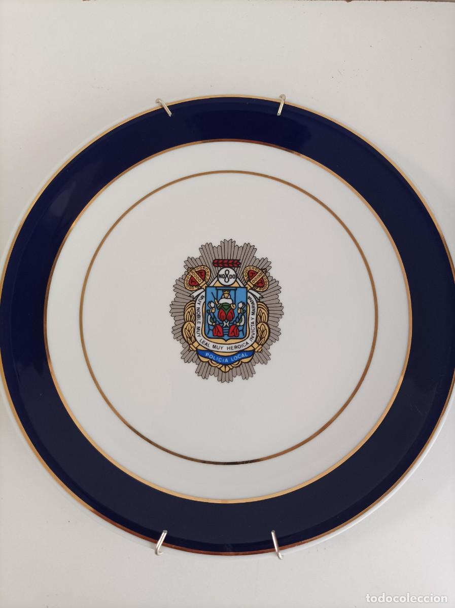 Militaria: Plato ceramico de colgar. POLICIA LOCAL DE SEVILLA.