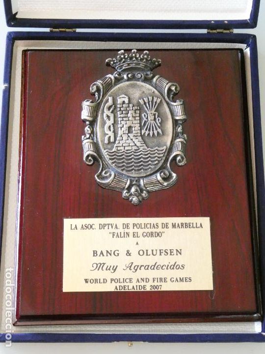 Militaria: METOPA MILITAR POLICIAL. JUEGOS POLICIAS BOMBEROS ADELAIDA 2007 AUSTRALIA. MARBELLA. 20X17CM. 770GR