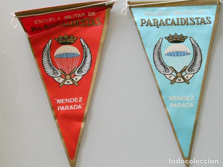 Military Antiques: 2 BANDERINES MILITARES A&Ntilde;OS 60 70. ESCUELA MILITAR DE PARACAIDISTAS MENDEZ PARADA MURCIA 25CM