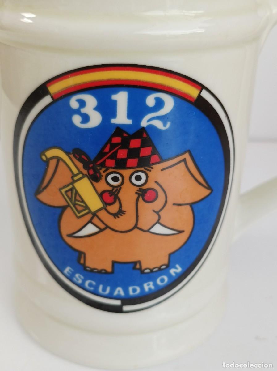 Military Antiques: Ejercito del Aire. Jarra cer&aacute;mica. ESCUADRON 312.