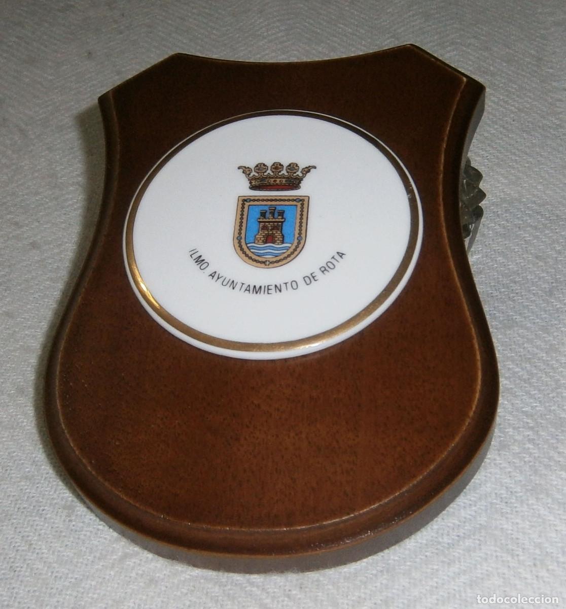 Militaria: metopa madera y porcelana ayuntamiento de la rota