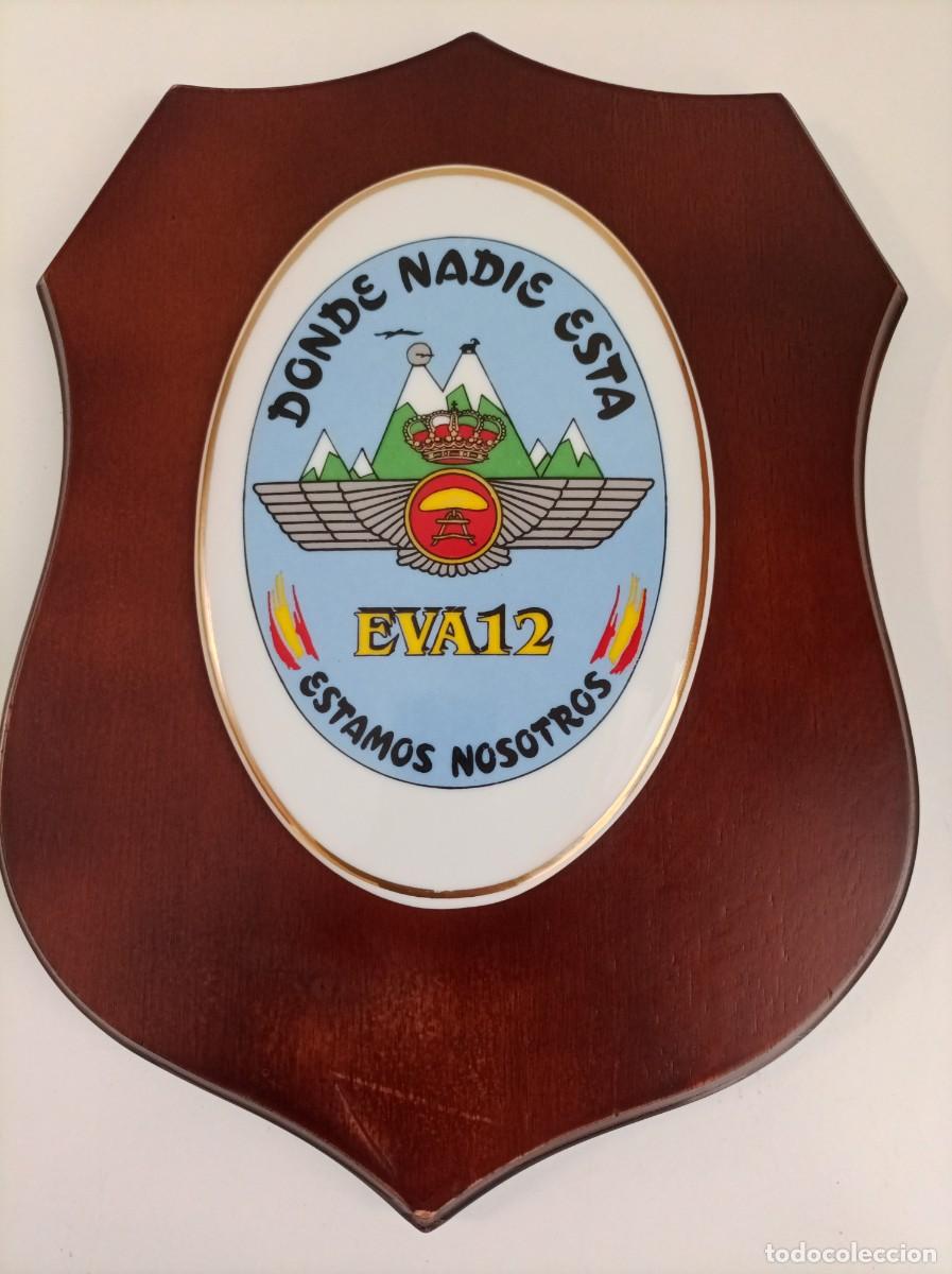 Military Antiques: Metopa Ejercito del Aire. Escuadr&oacute;n de Vigilancia A&eacute;rea n&ordm;12 (EVA 12). Madera y ovalo ceramico.