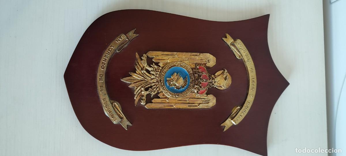 Military Antiques: Magnifica metopa militar polic&iacute;a Nacional