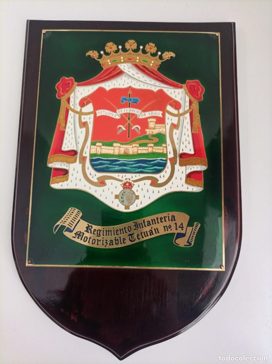Military Antiques: Metopa militar. REGIMIENTO DE INFANTERIA MOTORIZABLE TETUAN N&ordm; 14 (Castellon). Metal esmaltado sobre