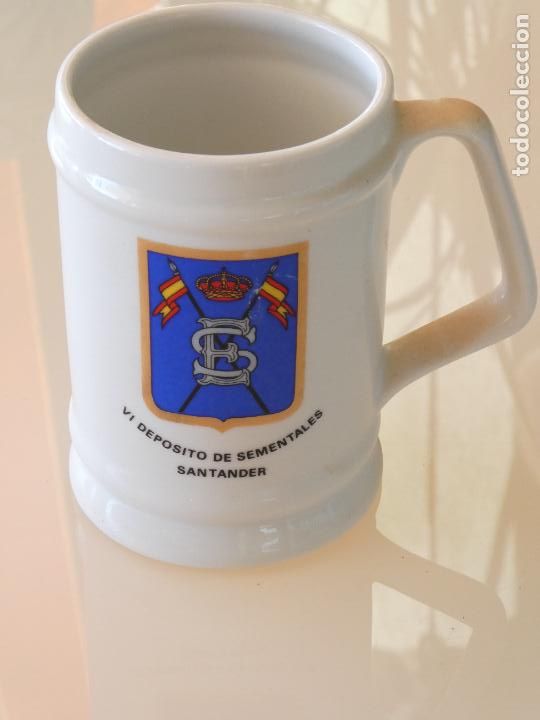 Militaria: JARRA MILITAR DE CER&Aacute;MICA. VI DEP&Oacute;SITO DE SEMENTALES DE SANTANDER. CABALLER&Iacute;A 13CM. 420GR