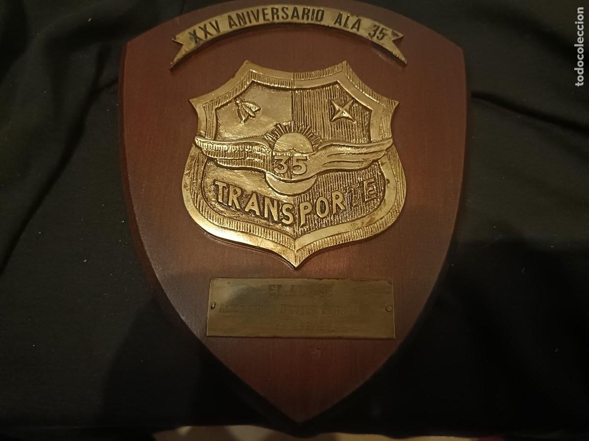 Military Antiques: Antigua metopa del veinticinco aniversario del ala treinta y cinco transporte