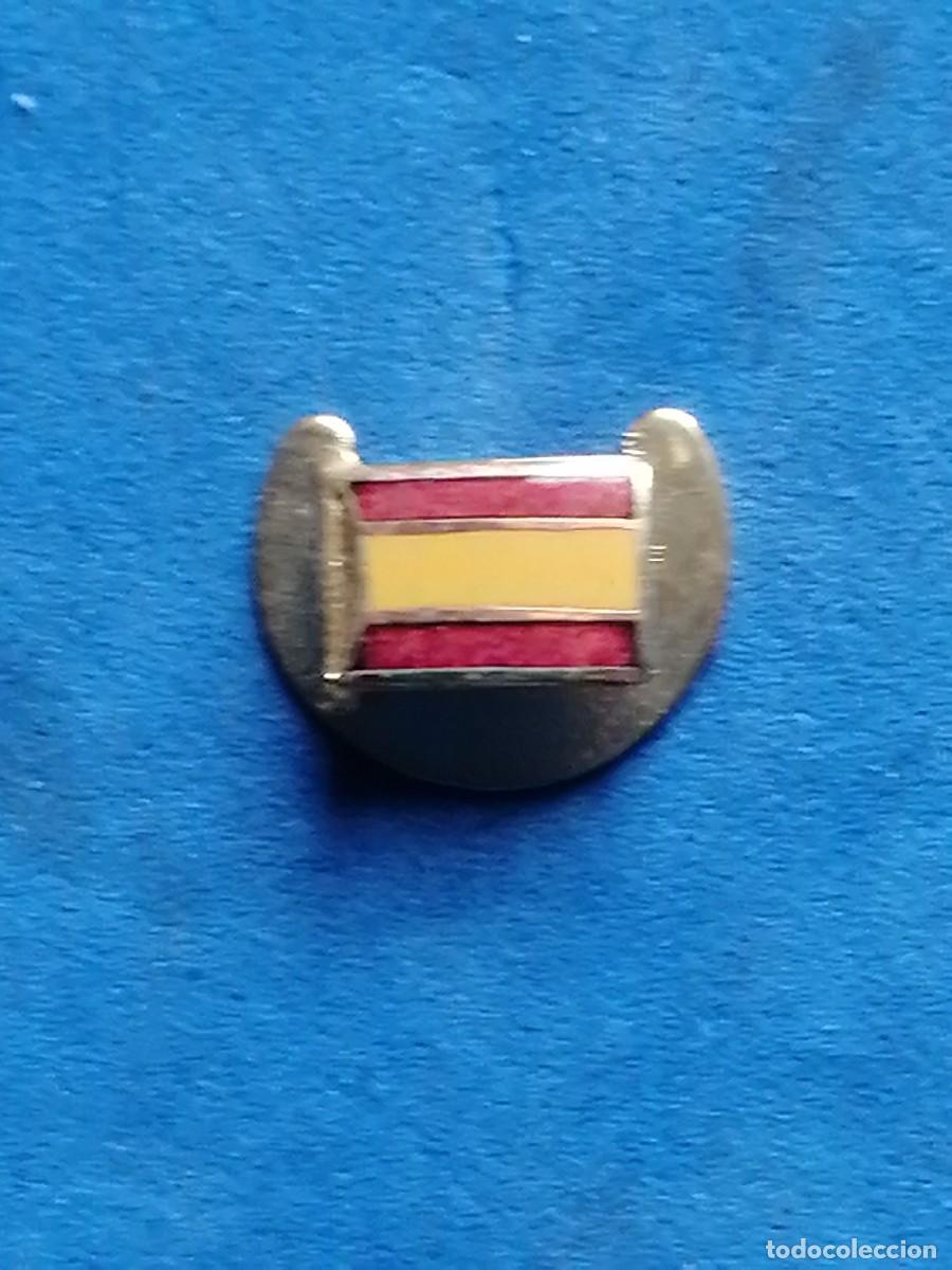 Militaria: Insignia de solapa bandera de Espa&ntilde;a