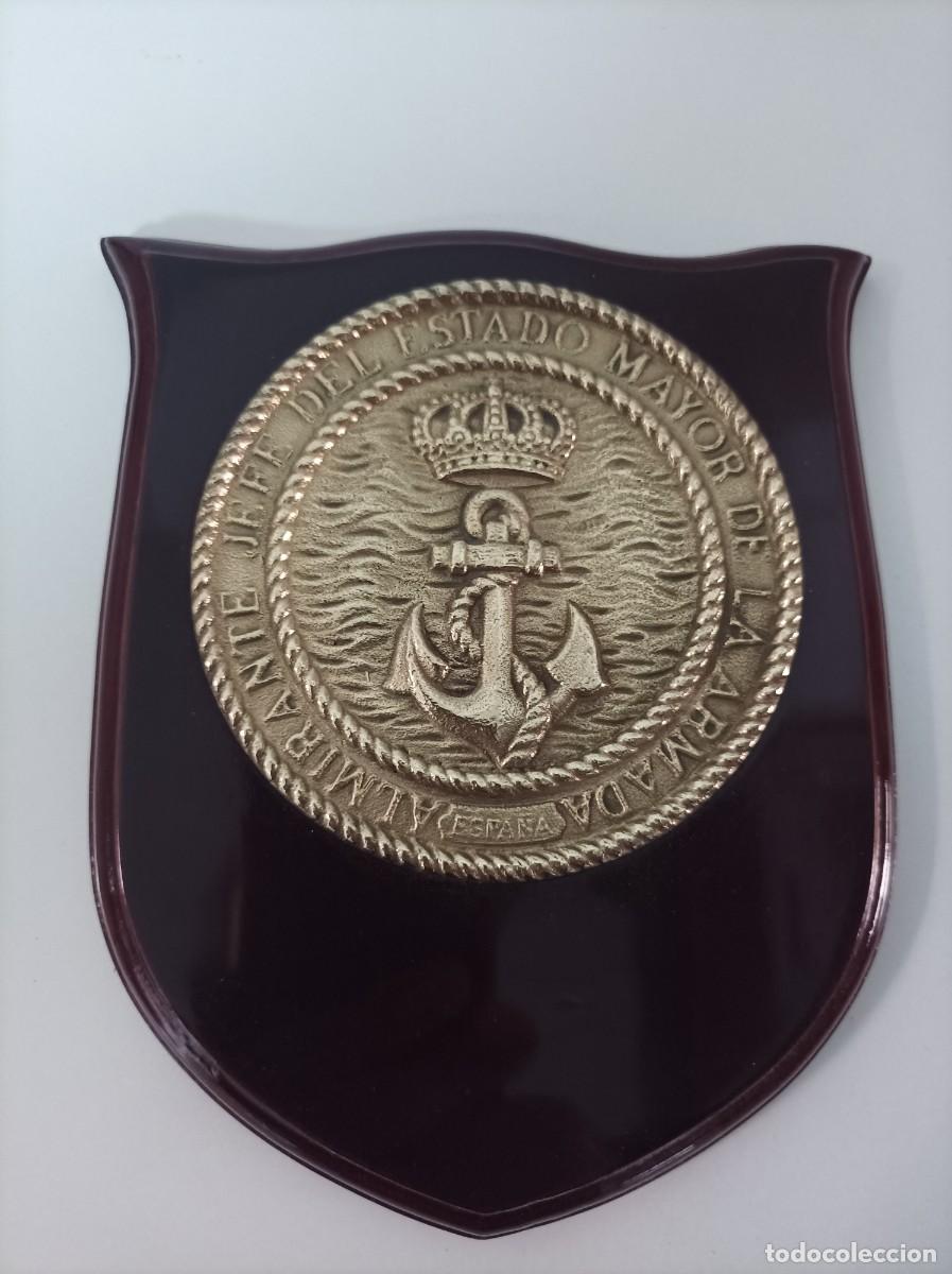 Militaria: Metopa naval. ALMIRANTE JEFE DEL ESTADO MAYOR DE LA ARMADA - ESPA&Ntilde;A. Bronce sobre madera.