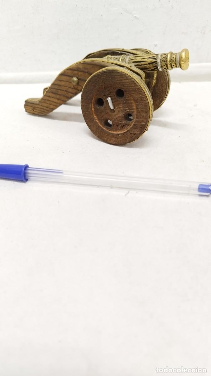 Militaria: Antiguo Ca&ntilde;&oacute;n de metal y Madera.