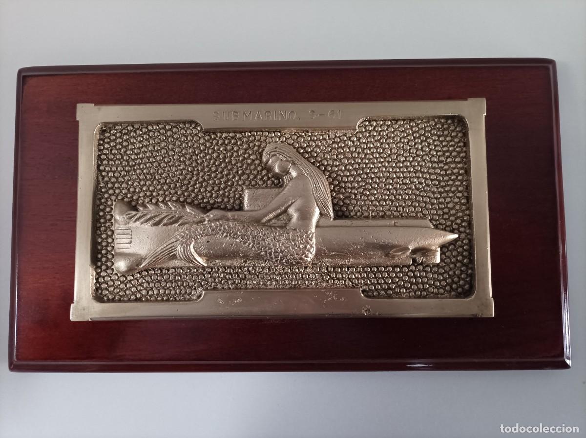 Militaria: Metopa naval. SUBMARINO DELFIN S-61. Bronce sobre madera. Repasada y lista para colgar.