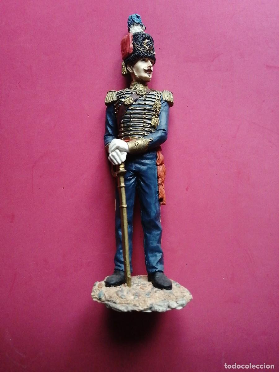 Military Antiques: Oficial de caballer&iacute;a de resina, 24cm.
