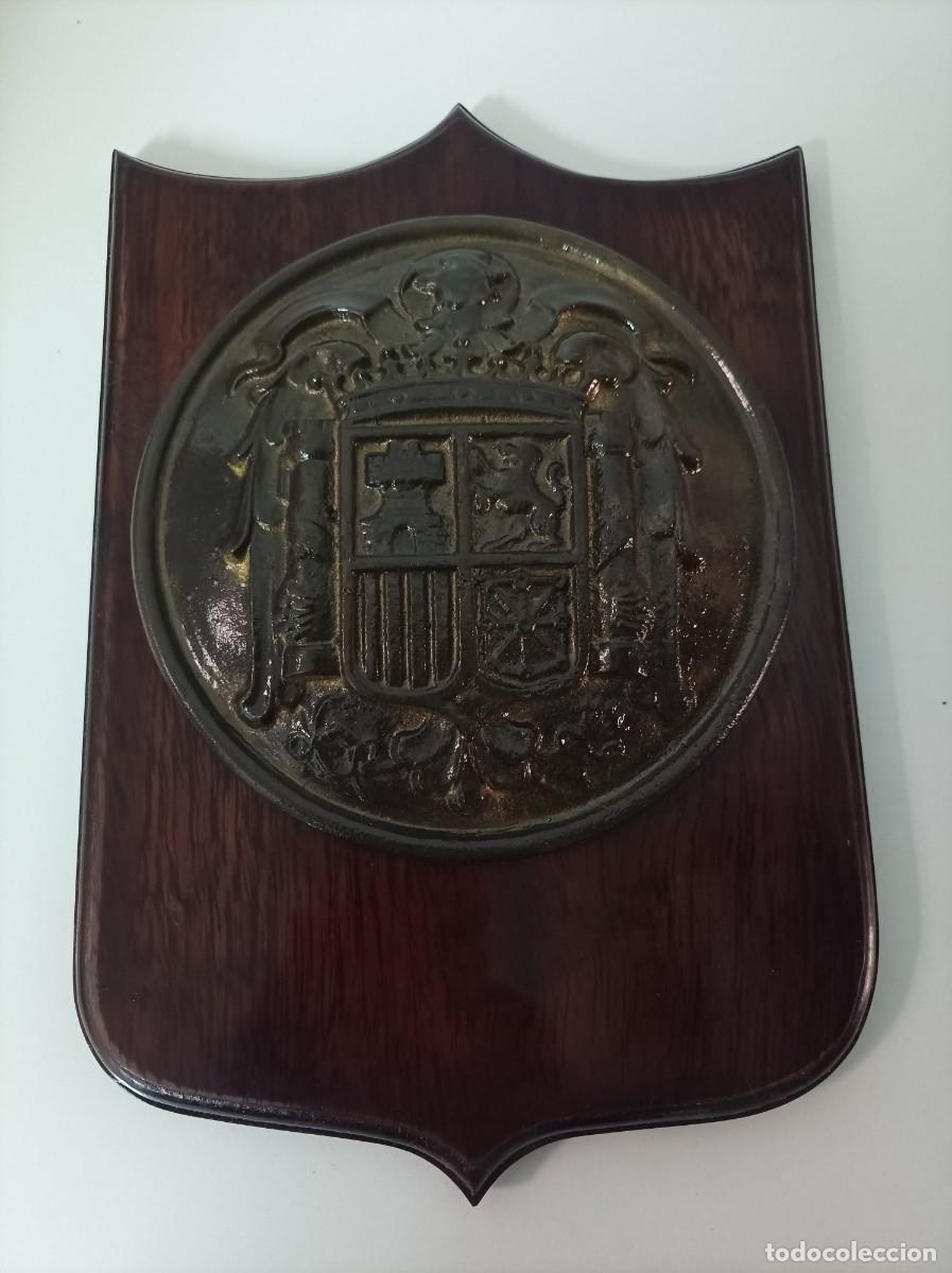 Military Antiques: Metopa con el emblema del Aguila de San Juan. ESPA&Ntilde;A. Epoca de Franco. Bronce sobre madera.