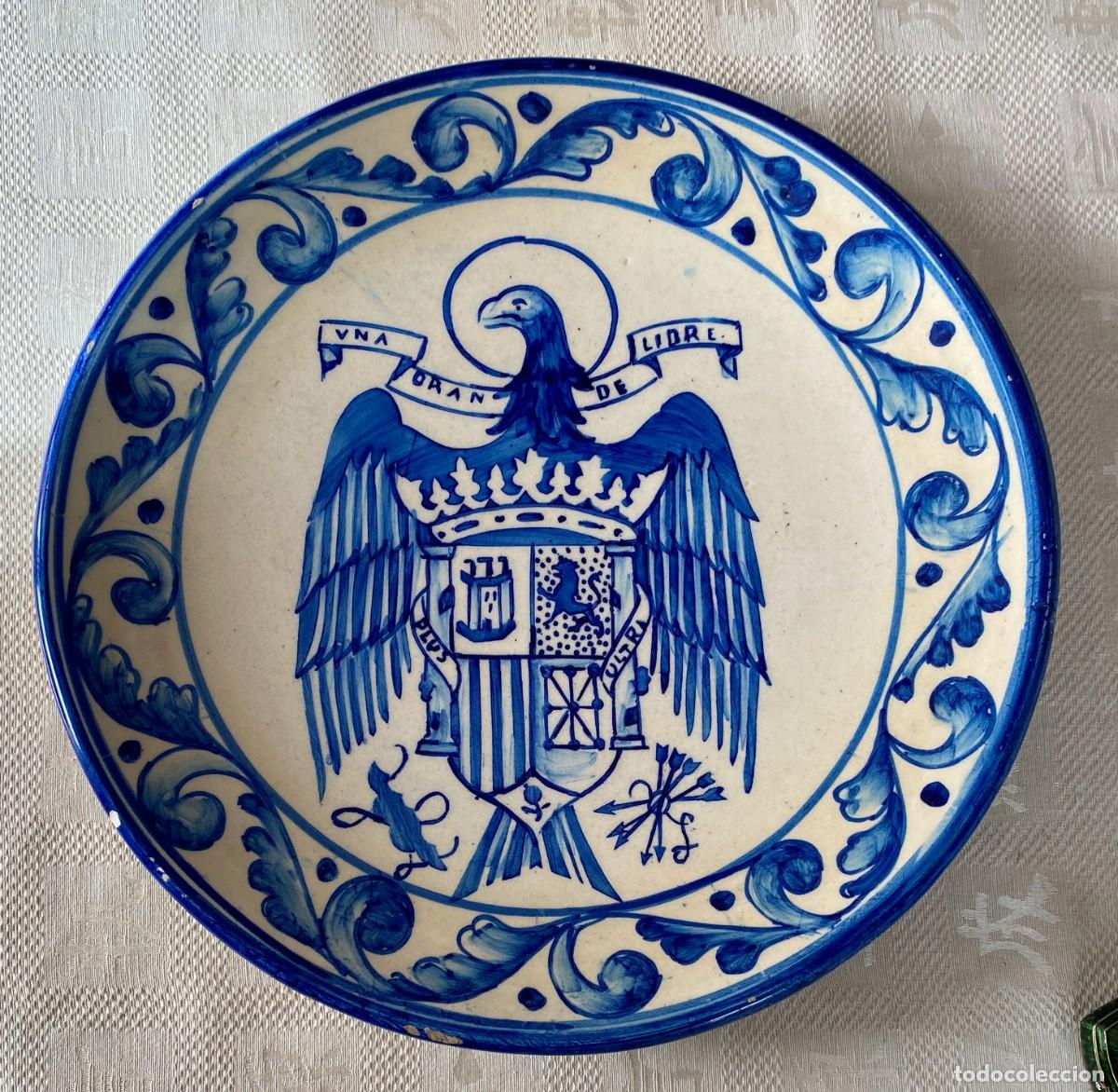 Militaria: ANTIGUO PLATO POSIBLEMENTE DE TALAVERA, CON EL ESCUDO DEL AGUILA DE SAN JUAN Y EL YUGO Y LAS FLECHAS