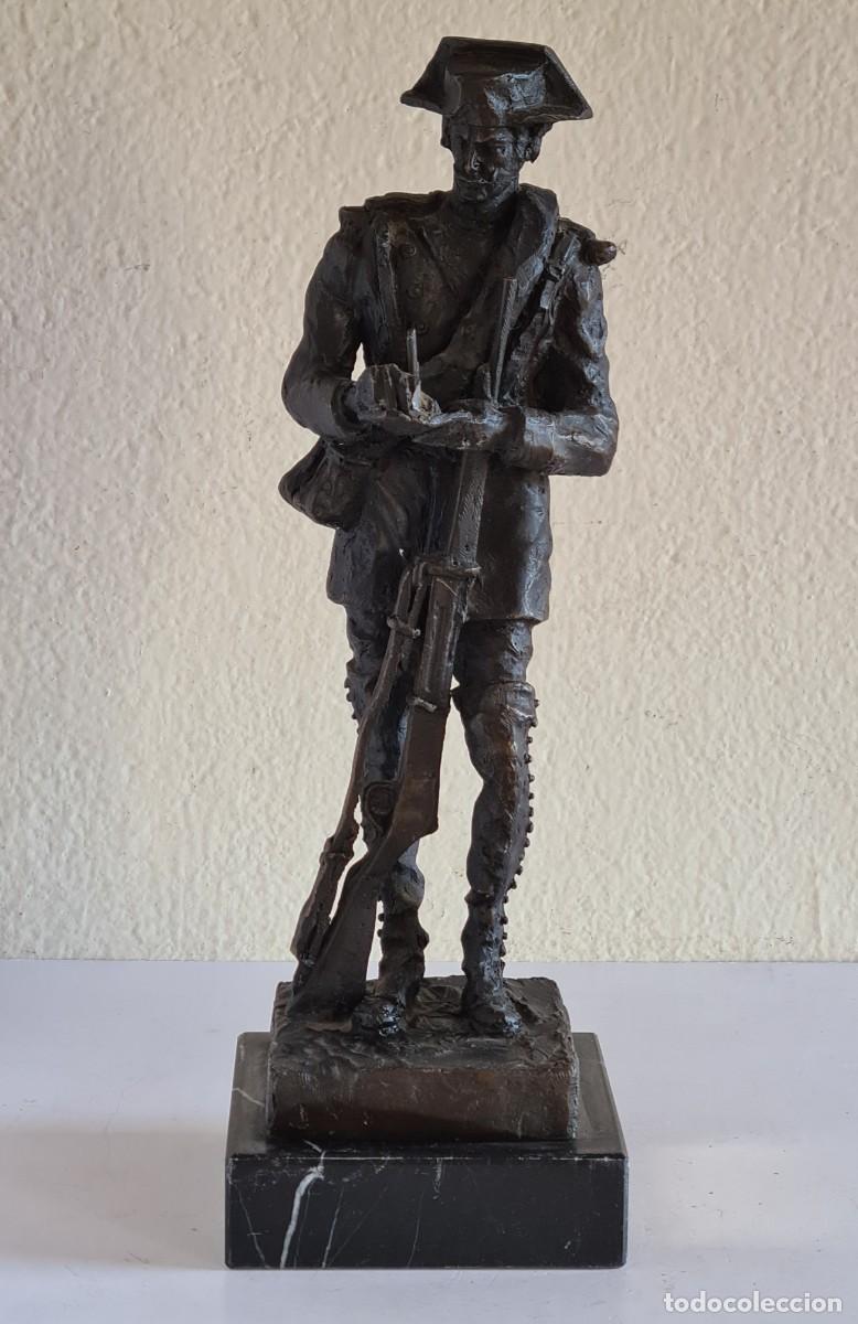 Militaria: Escultura Figura Guardia Civil 1890 Servicio Atestados - firmada L. S&aacute;nchez - Decoraci&oacute;n Benemerita